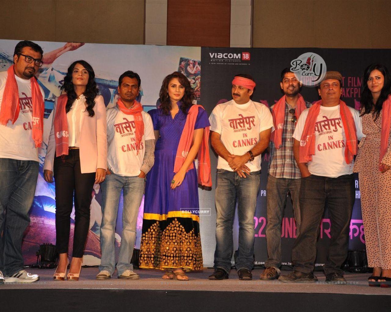 1280x1024 Wallpaper Kashyap, Richa Chadda, Nawazuddin Siddiqui, Huma Qureshi at Gangs Of Wasseypur Media Meet size:1280x1024