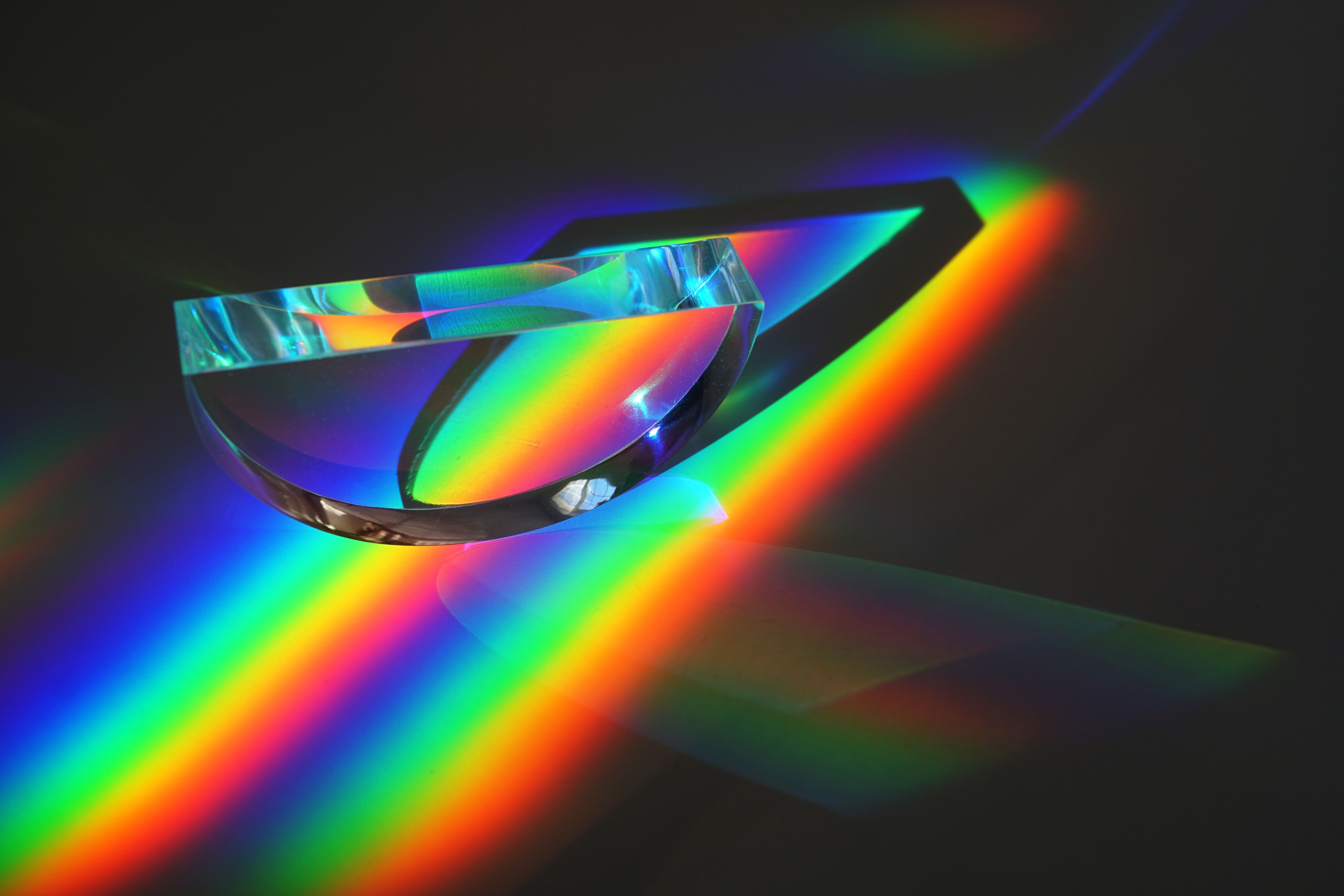 6000x4000 Colorful Light Dispersion Through Prism · Free