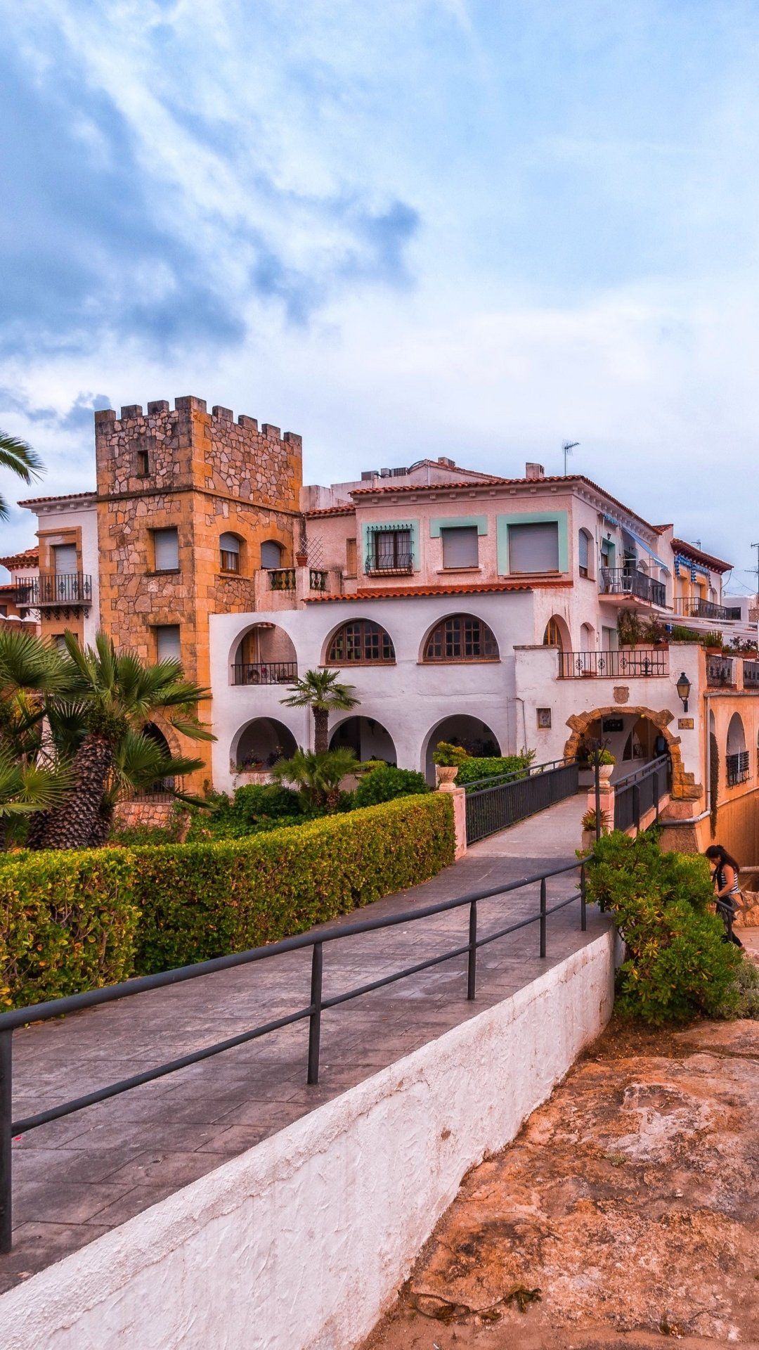 1080x1920 Sunlit Spanish Townhouse