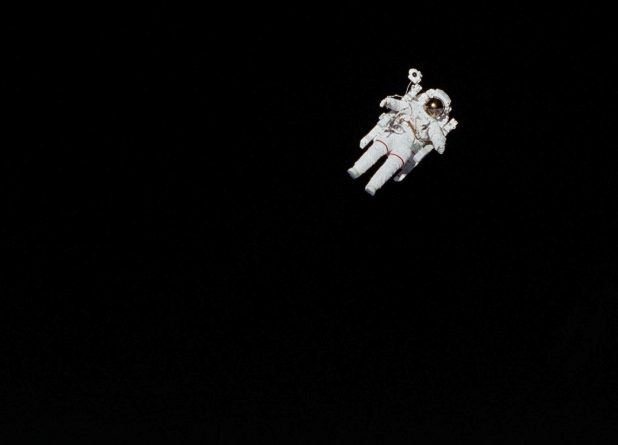 2000x1440 Floating in Space 21:9 Wallpaper. Ultrawide Monitor 21:9 Wallpaper