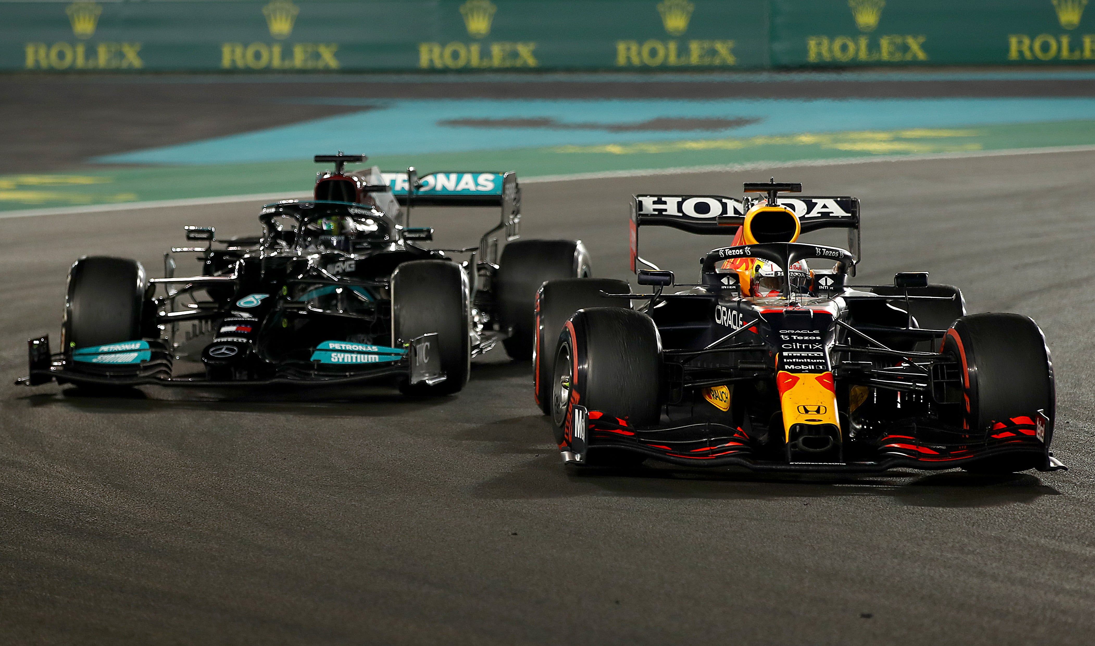 4205x2480 Max Verstappen (Red Bull) and Lewis Hamilton (Mercedes) Abu Dhabi GP [4205x2480]