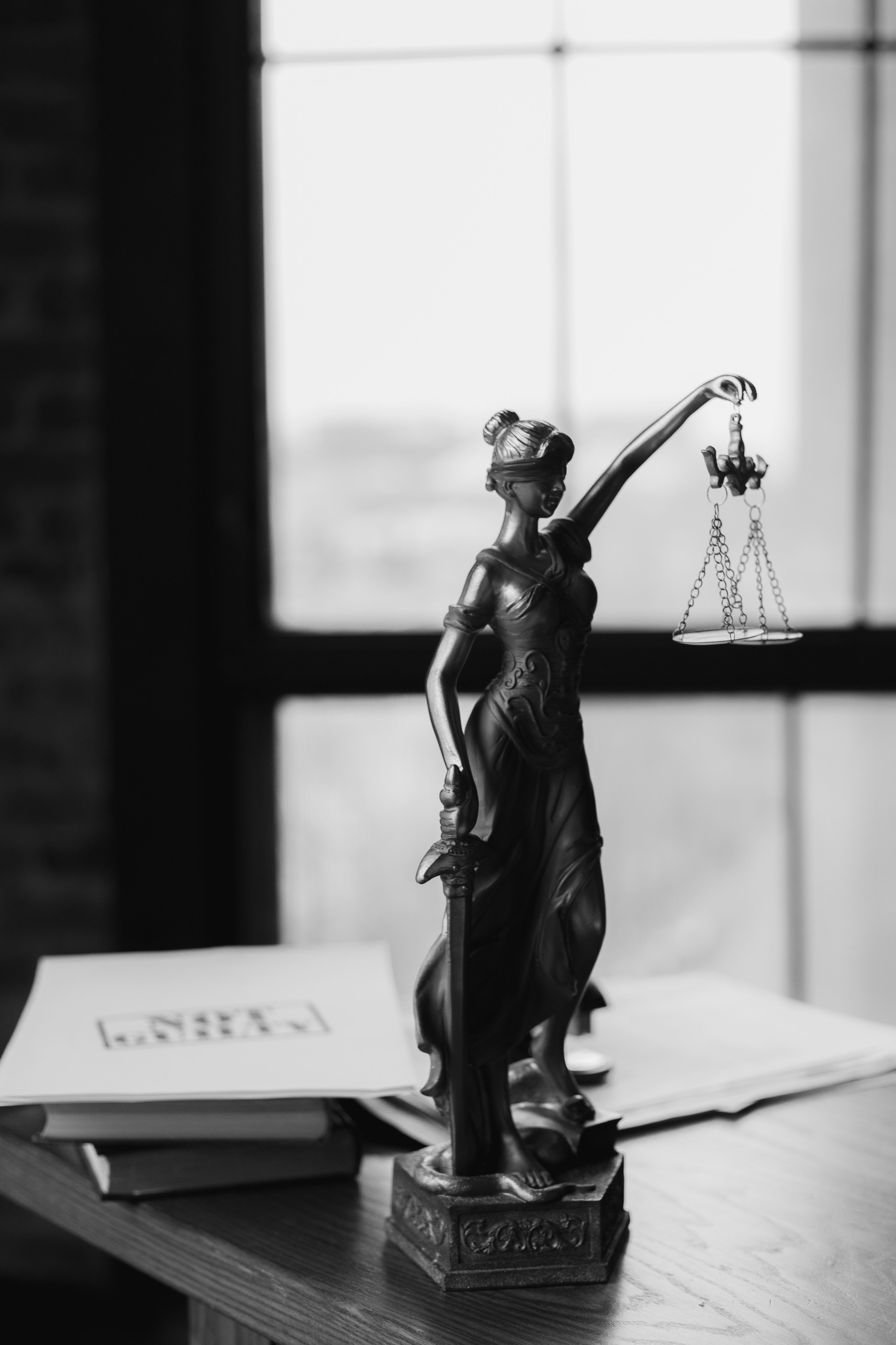 3411x5117 Grayscale Photo of a Lady Justice Statue on Table · Free