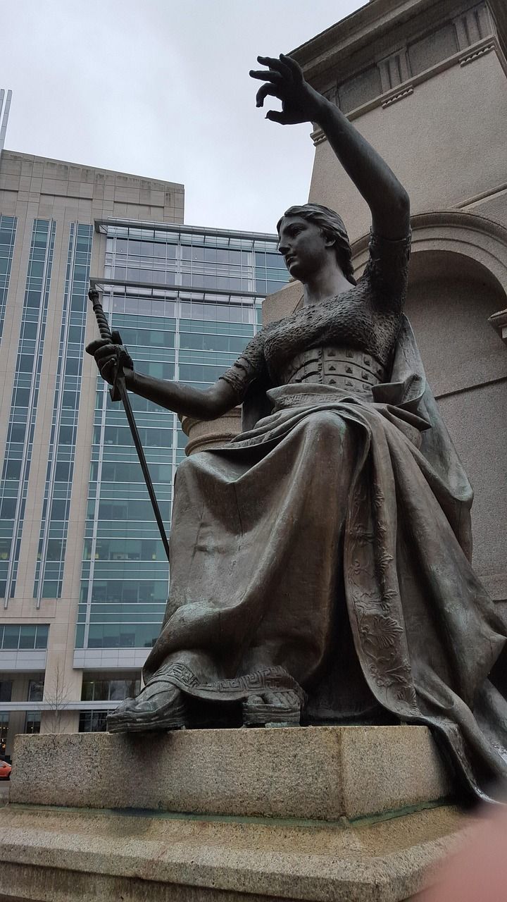 720x1280 Justice Statue Woman