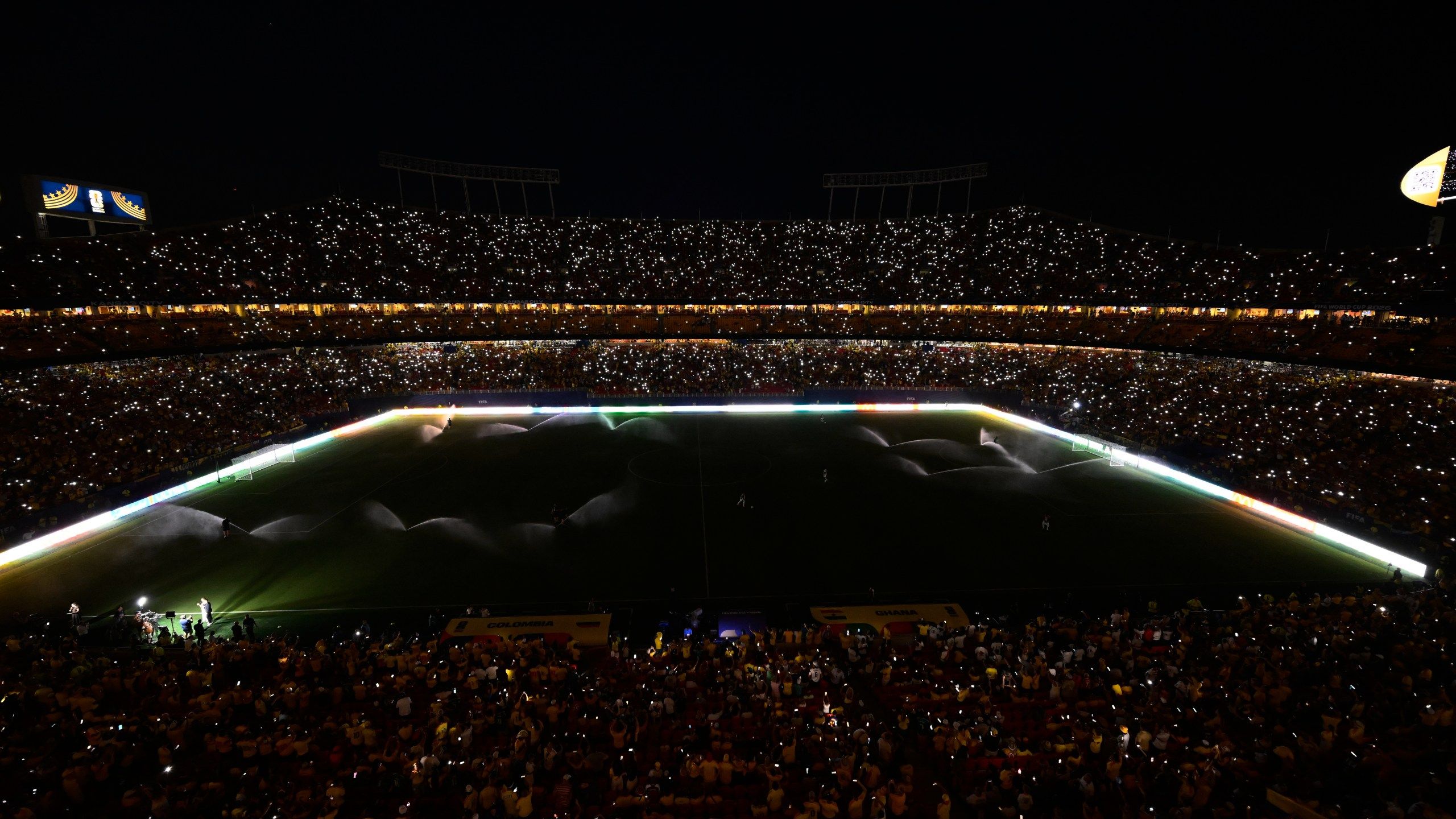 2560x1440 One Extraordinary Photo: A stadium lit up
