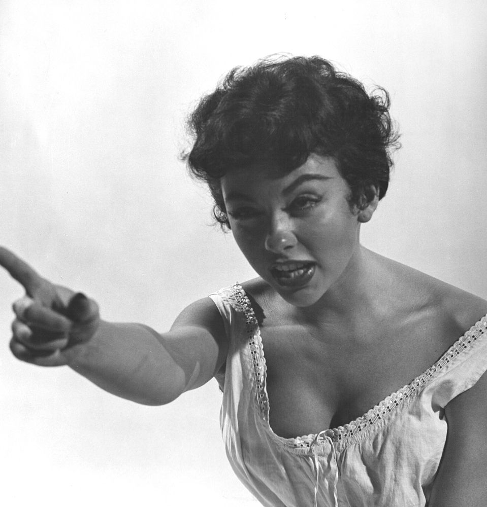 959x1000 Rita Moreno: Unpublished Photo of a Show Business Legend