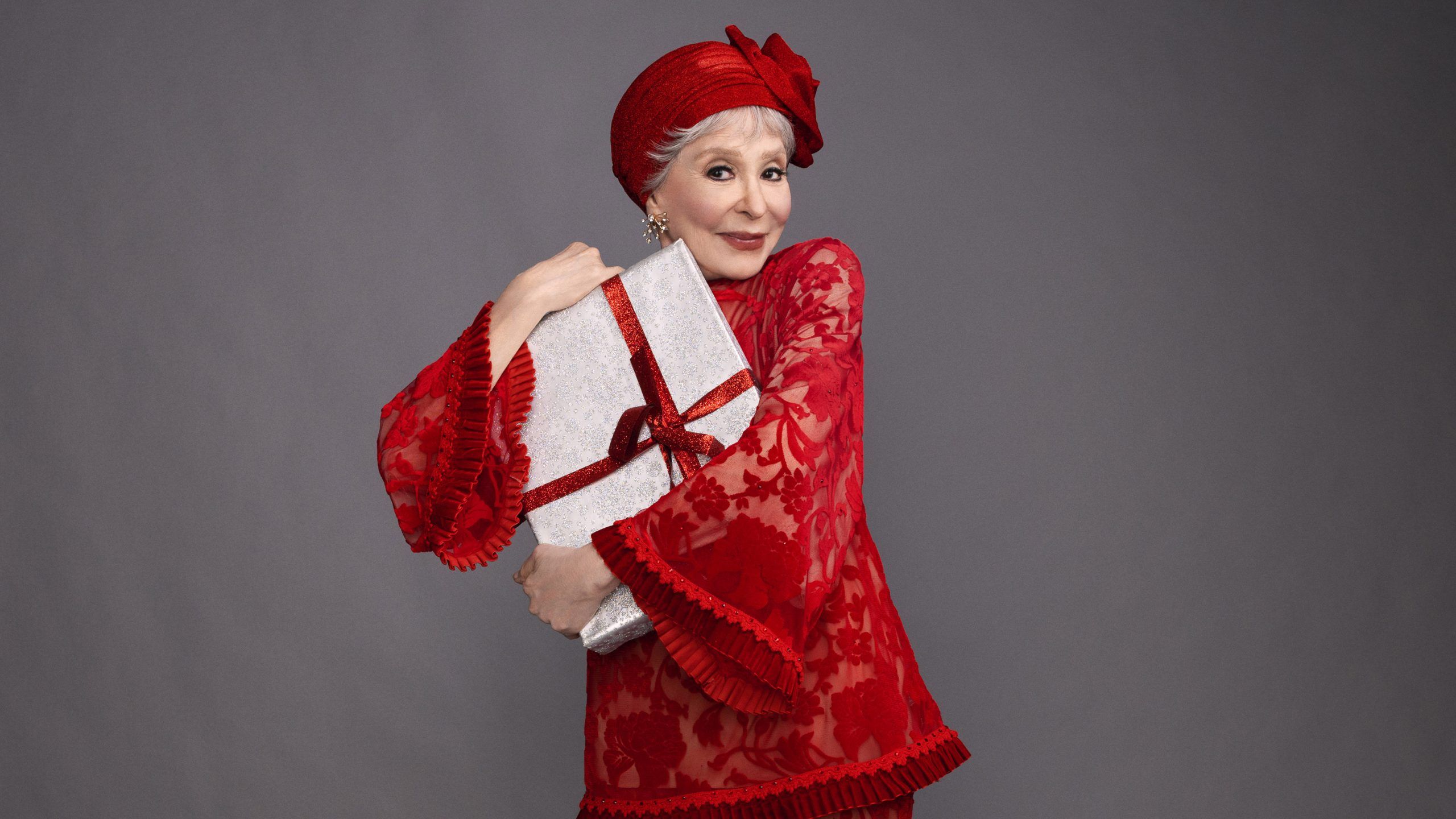 2560x1440 Rita Moreno on Playing 'Mischievous' Belle in 'Santa Bootcamp'