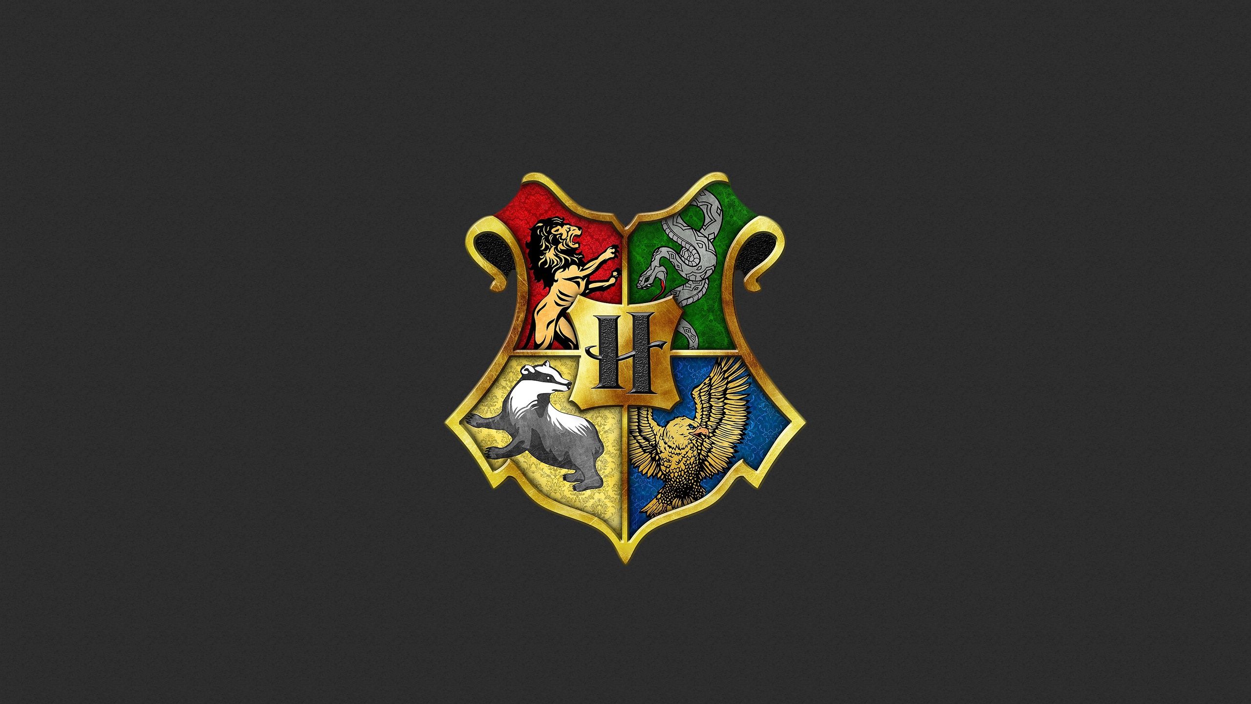 2560x1440 Hogwarts Crest Wallpaper