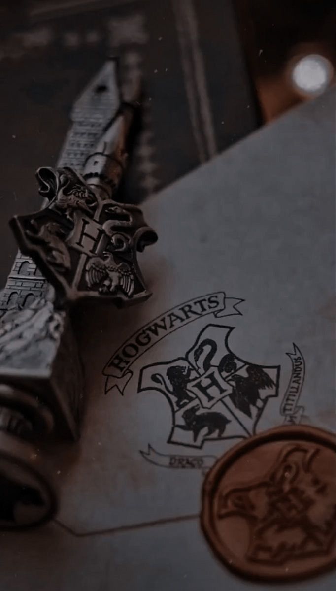 682x1200 Harry Potter and the Philosopher's Stone Chapter One: The Letter. Paysage harry potter, Cadeau harry potter, Fond écran harry potter