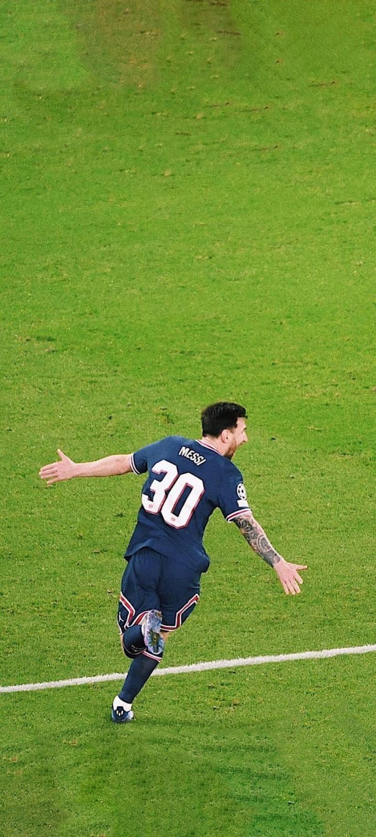 736x1635 Lionel Messi