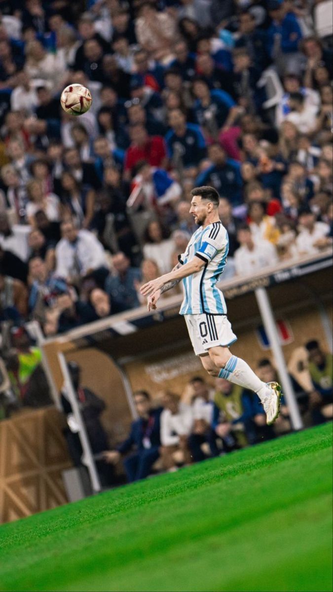 675x1200 Messi