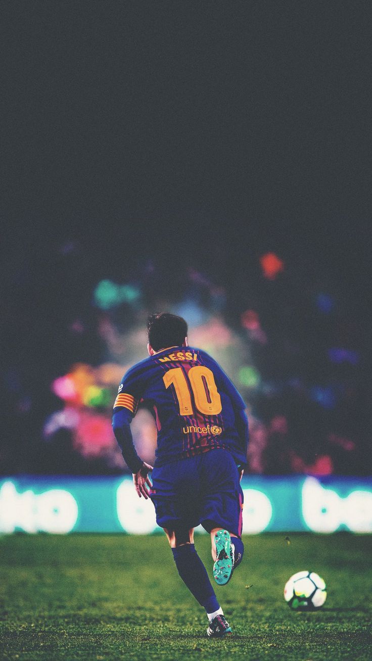 736x1308 Messi