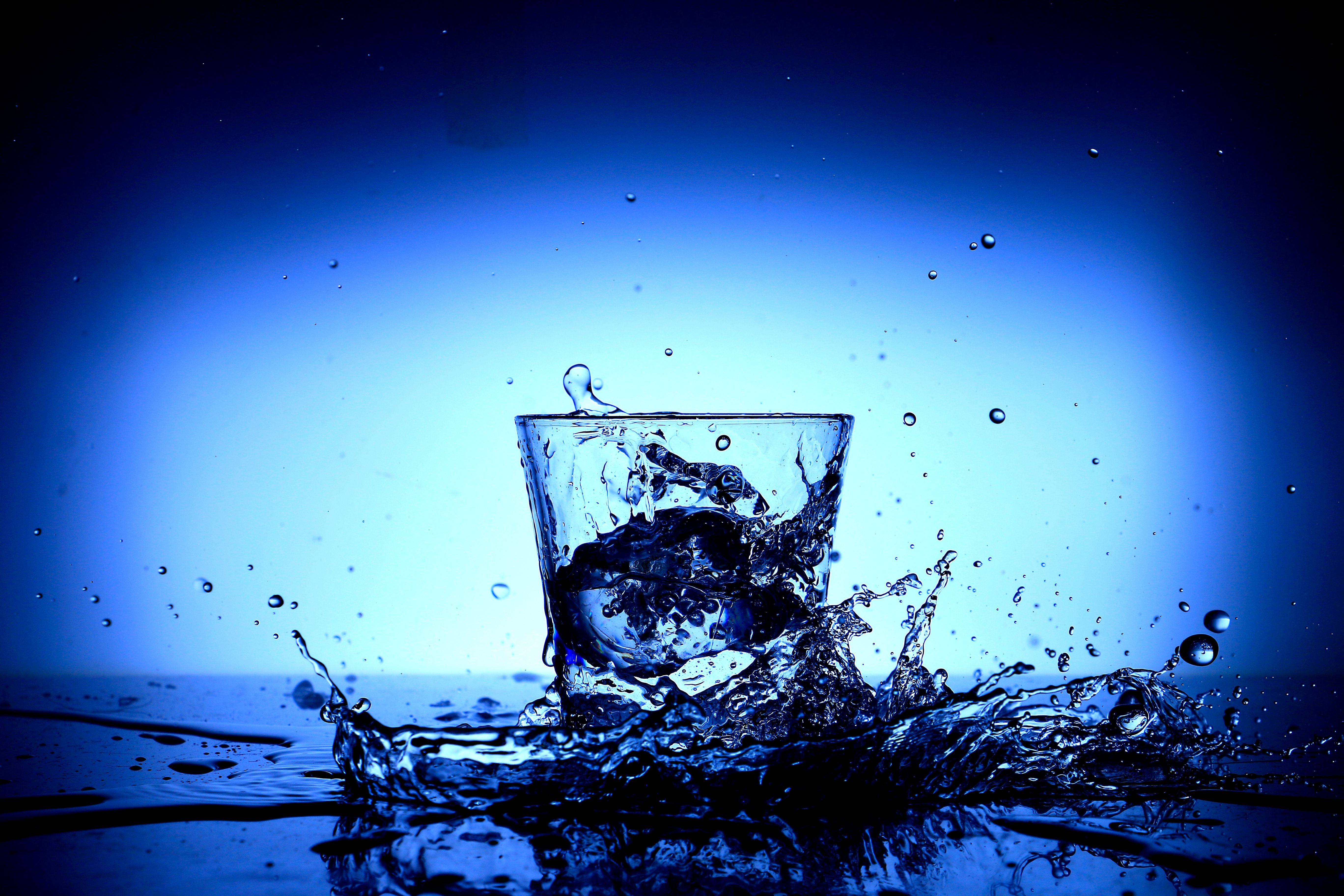 5472x3648 Drinking Glass With Body of Water · Free