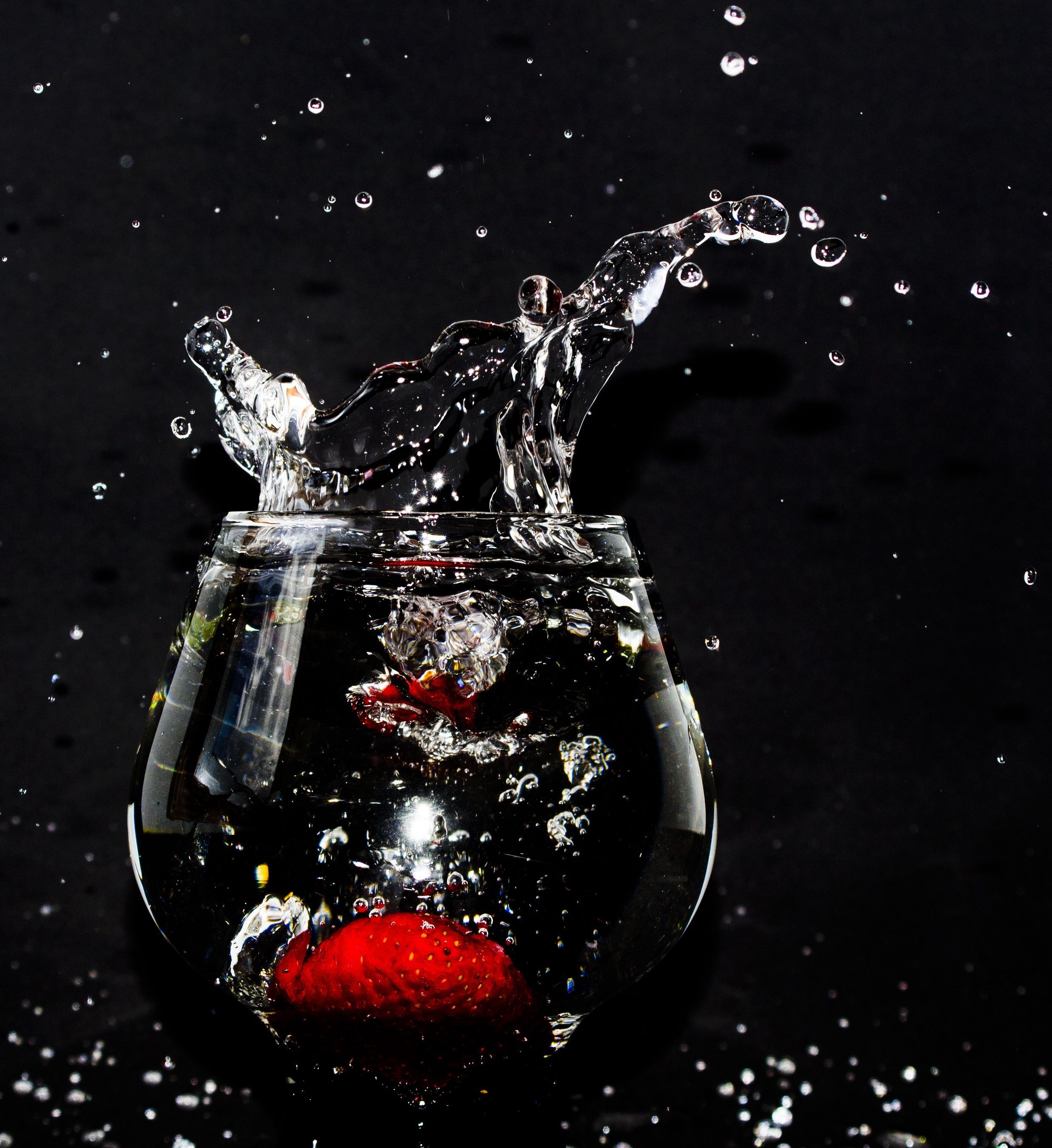 2478x2705 Splashed Water on a Drinking Glass · Free