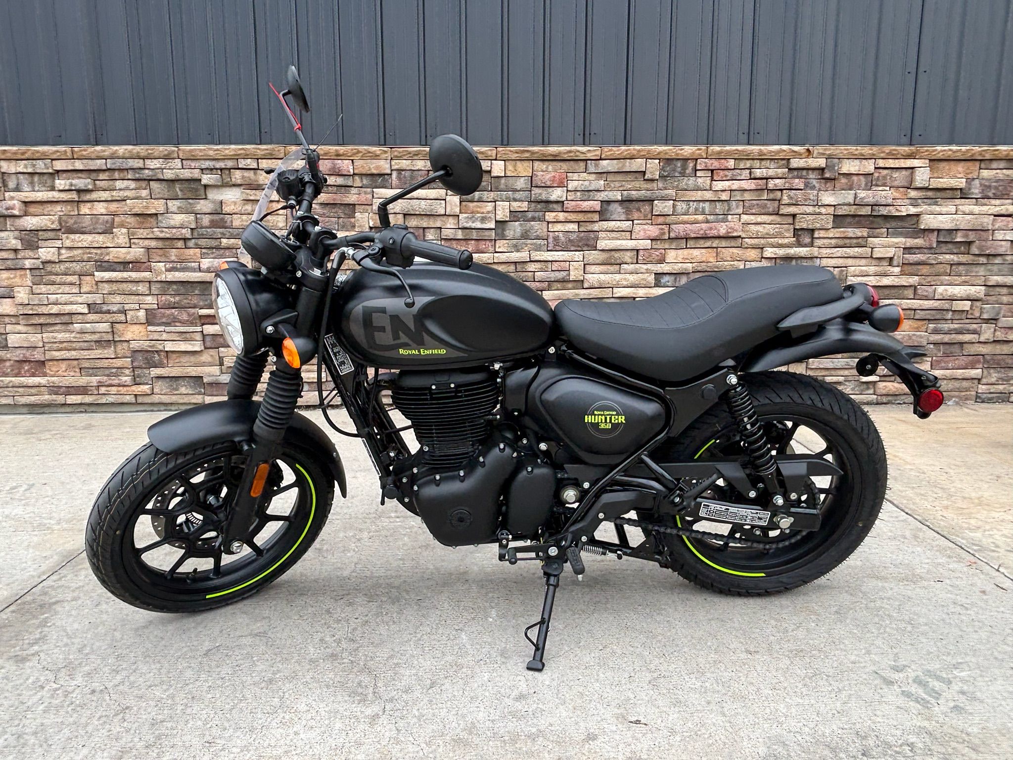 2048x1536 New 2026 Royal Enfield Hunter Columbia MO. Specs, Price, Photo. Graphite Grey RE0197