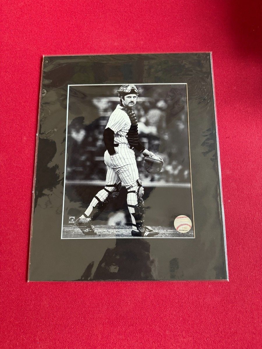 900x1200 Thurman Munson, Matted 8x10 Licensed Photo (Ready to Frame) Yankees