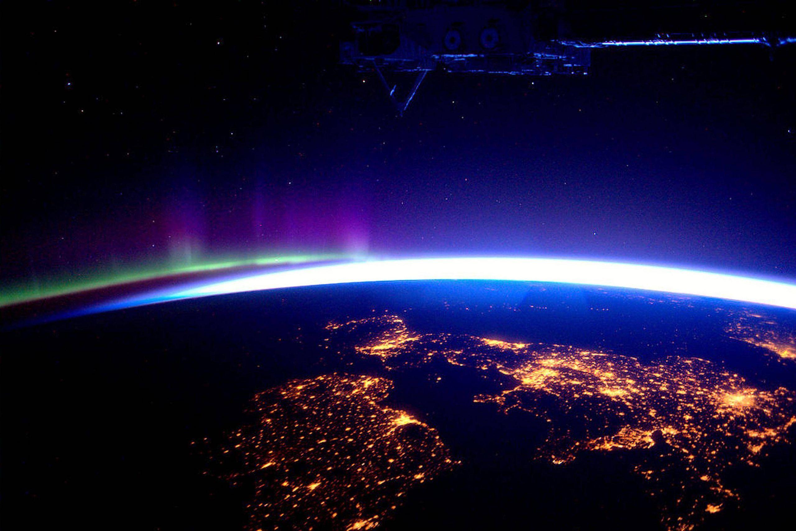 2560x1707 Photo: The UK At Night From the International Space Station