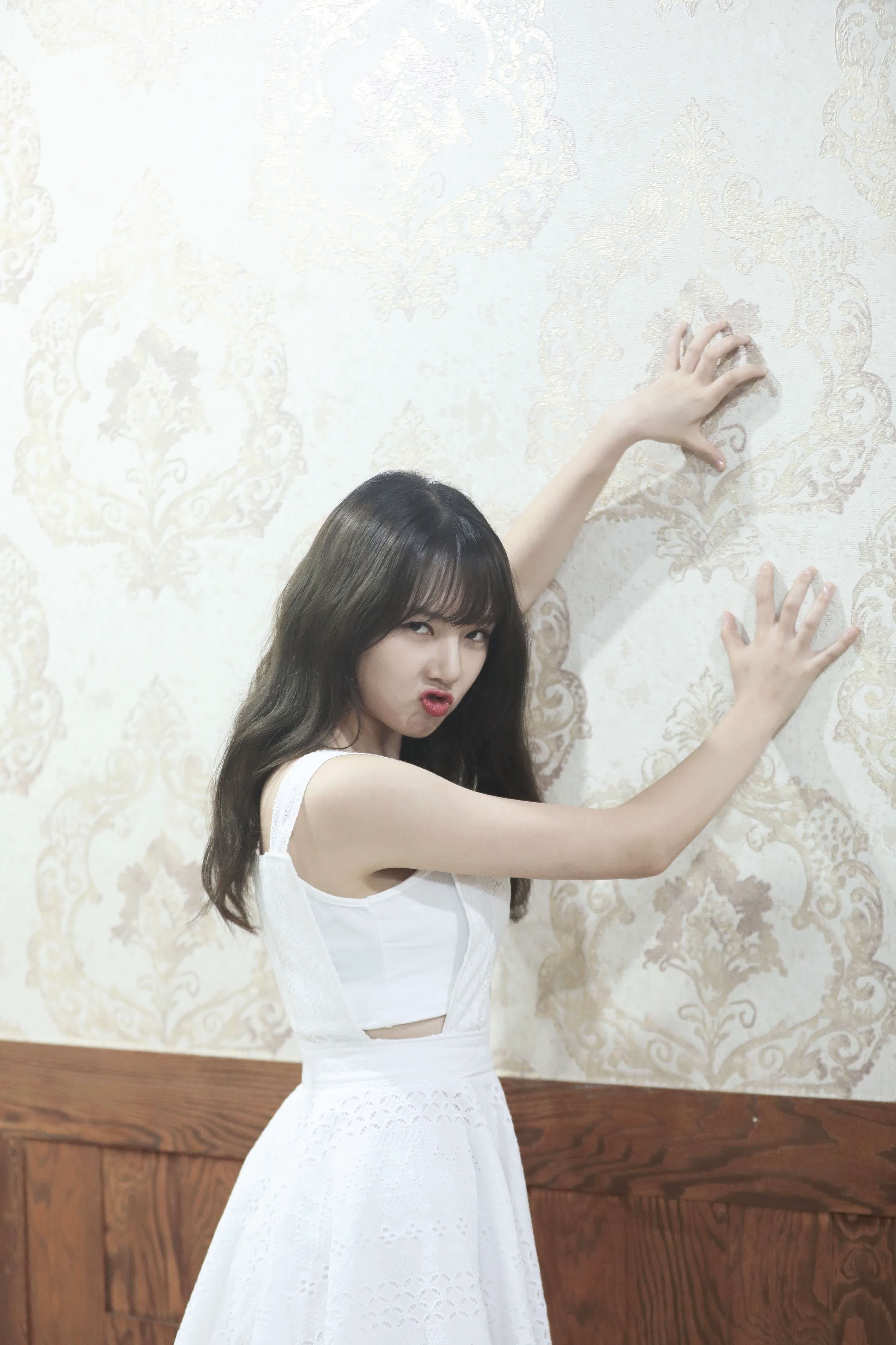 3217x4826 Yerin hates the wallpaper
