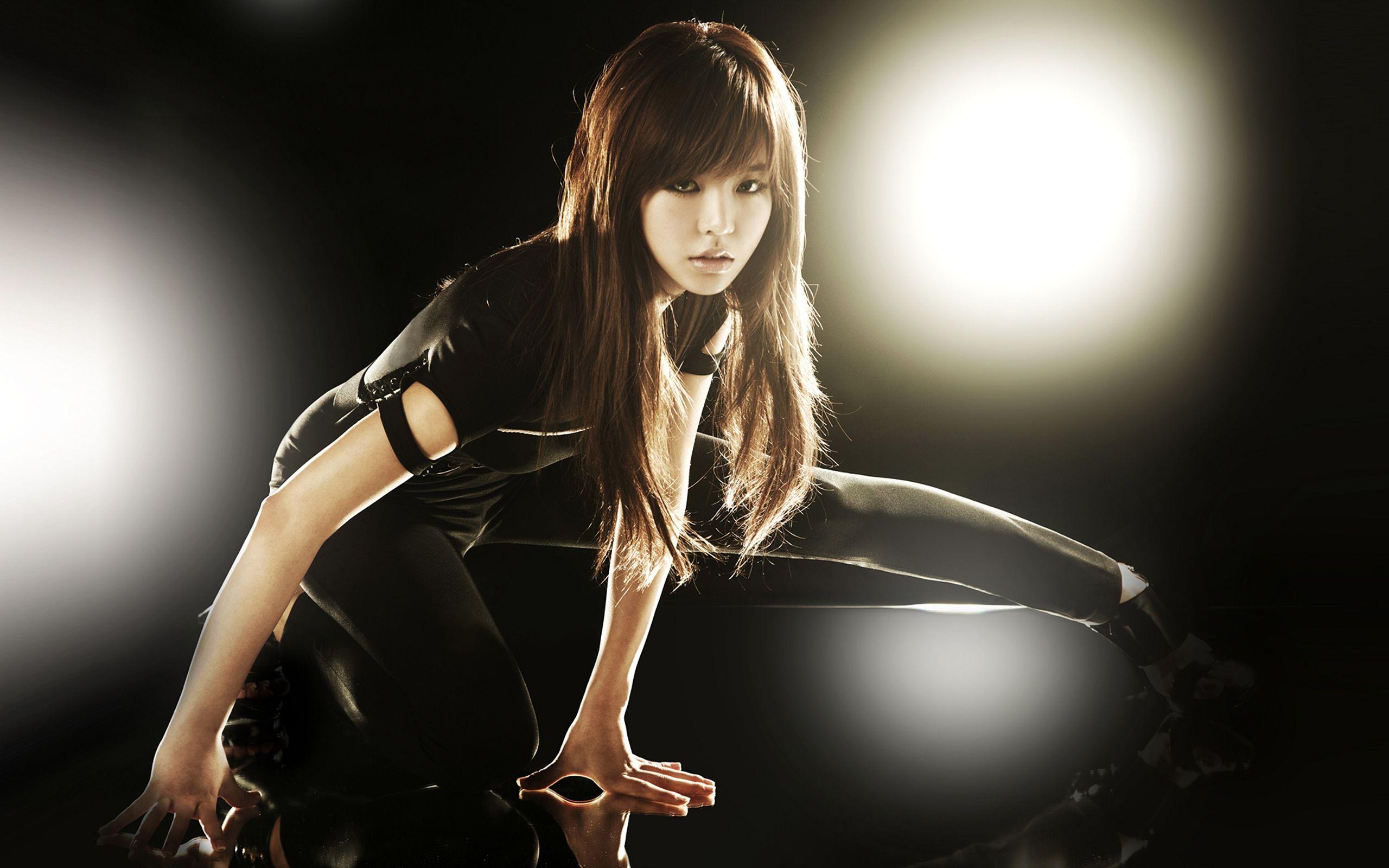 2560x1600 Girl Karate Wallpaper