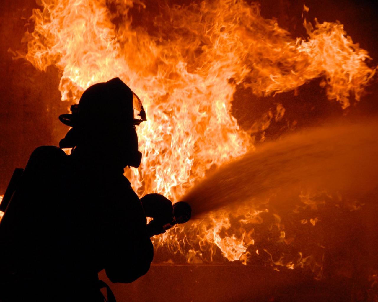 1280x1024 Fire Rescue Wallpaper