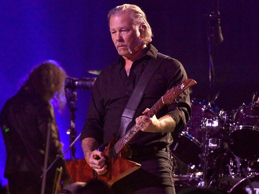 1024x768 James Hetfield enters rehab, Metallica postpones tour