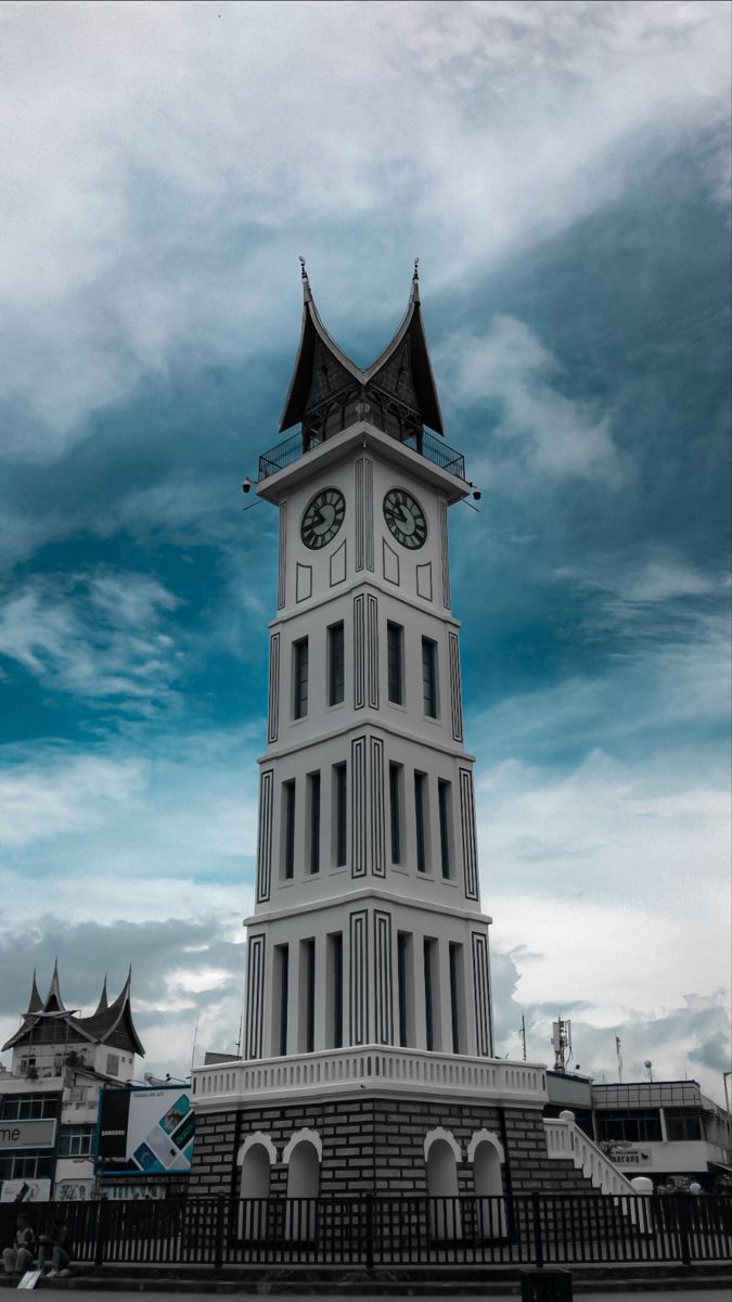 675x1200 Jam Gadang