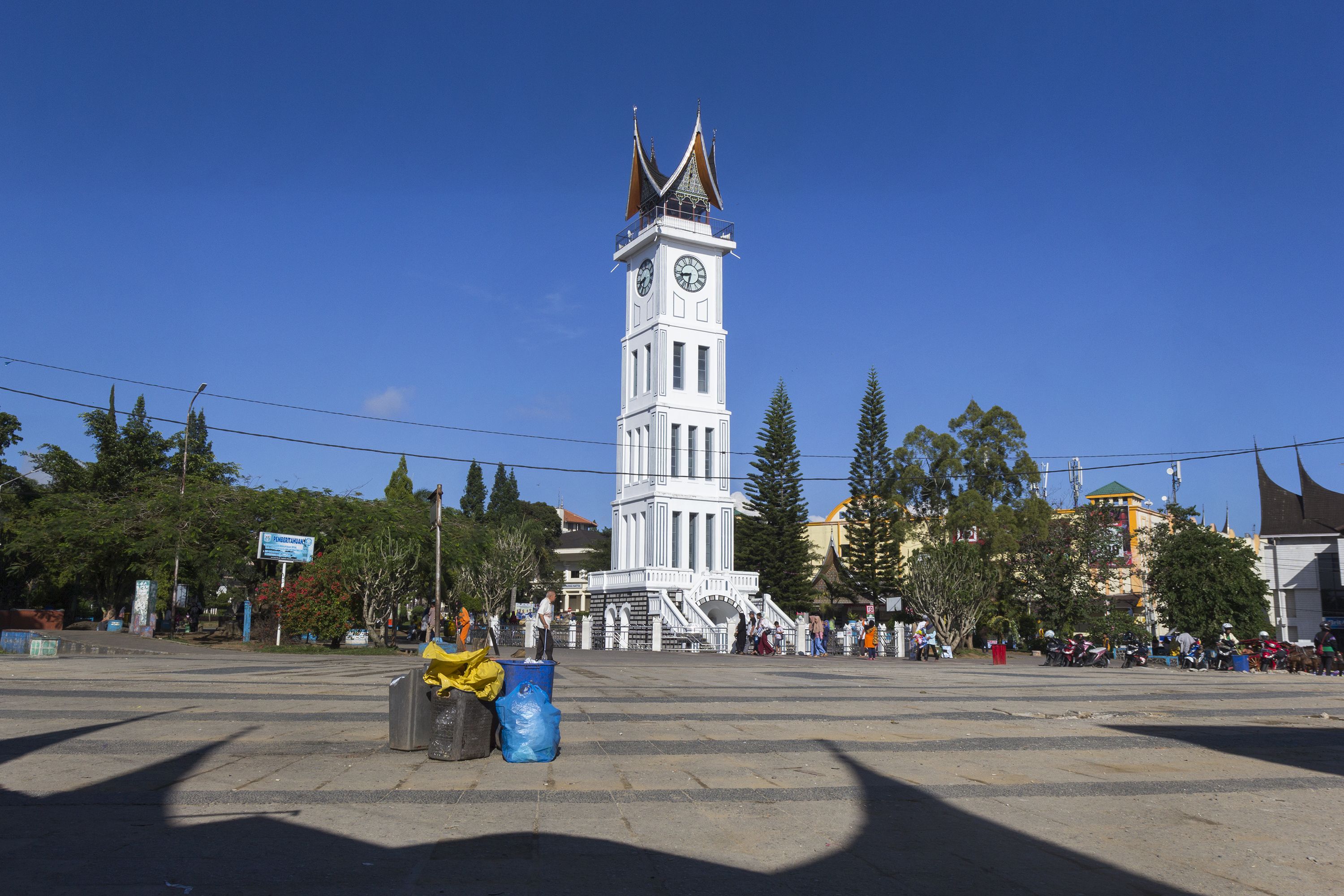 3000x2000 Jam Gadang di