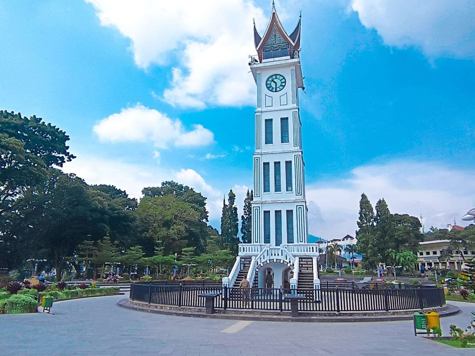 1600x1200 Jam Gadang di Bukittinggi, Wisata Sejarah yang Ikonik.co.id