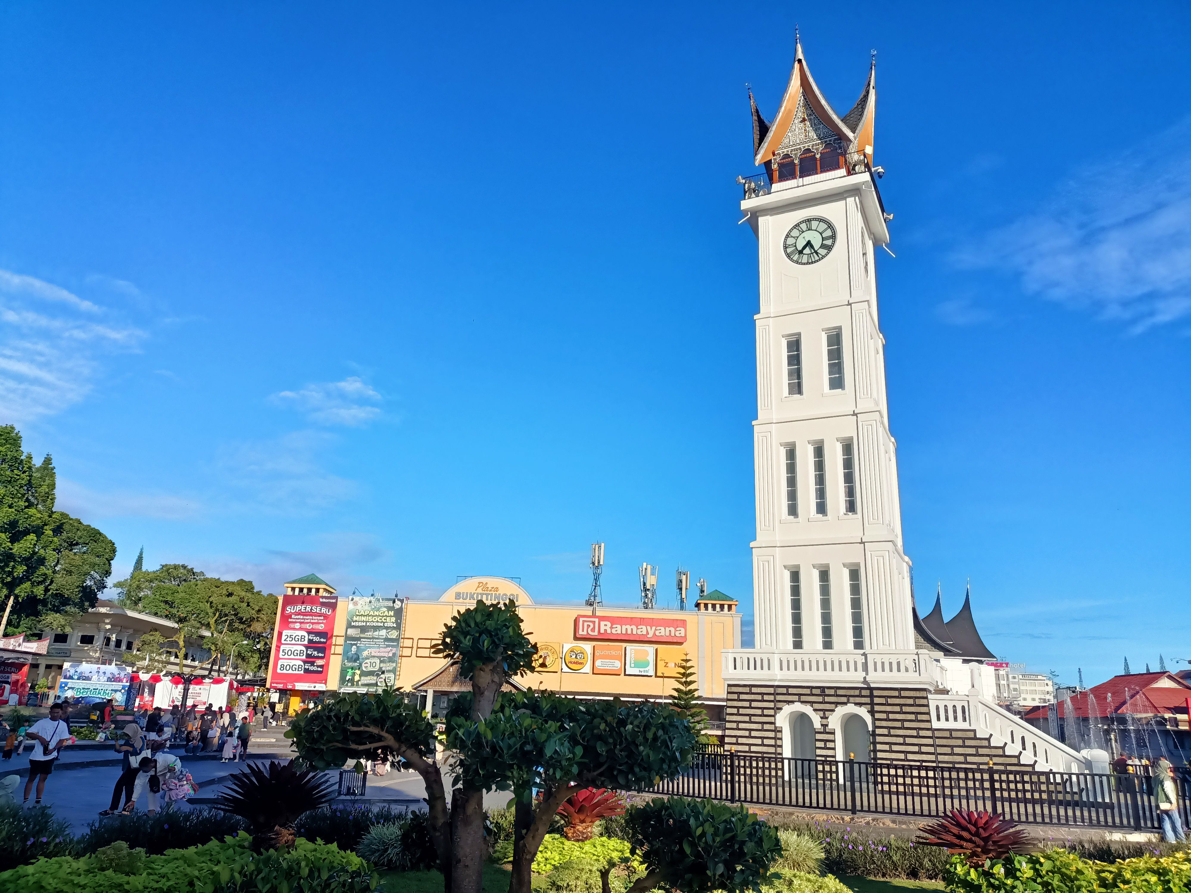 4000x3000 Jam Gadang, Hadiah Ratu Wilhelmina Sebagai Simbol Keindahan Bukittinggi
