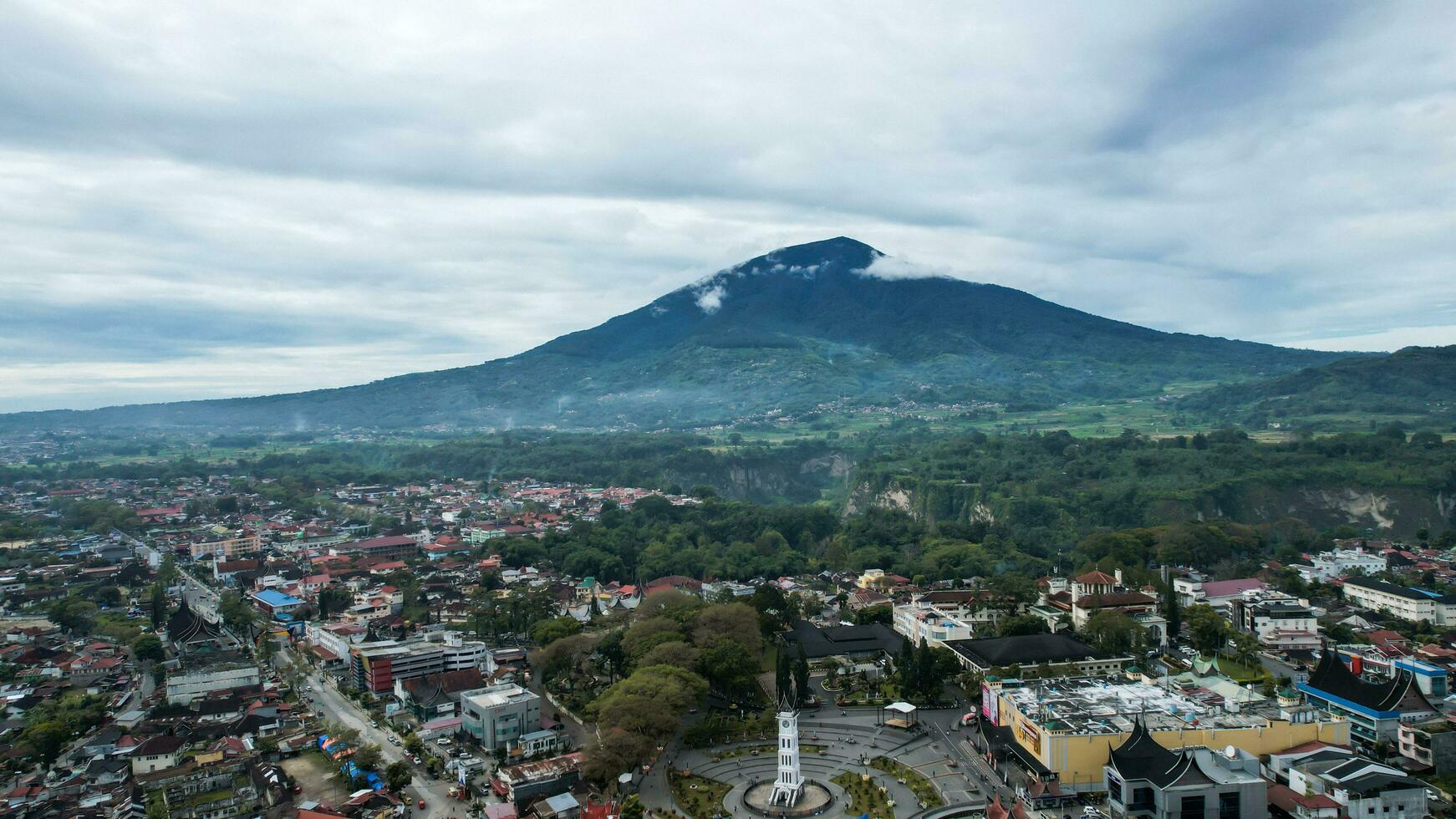 1742x980 Jam Gadang , Image and Background for Free Download