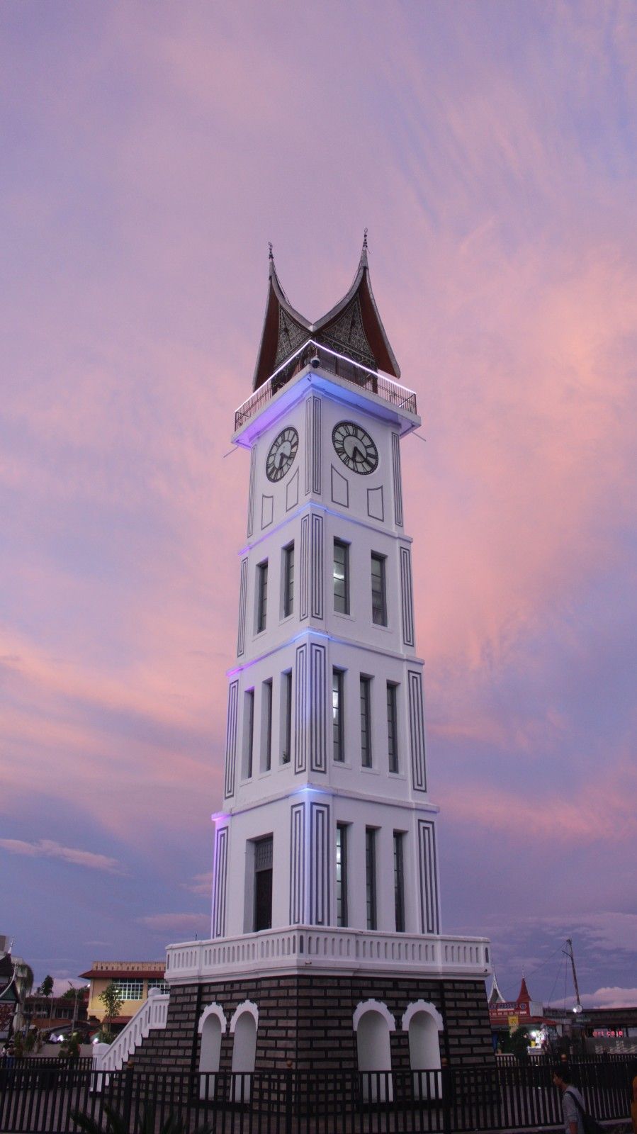 899x1600 Minangkabau Architecture in Bukittinggi, West Sumatra. Sylhet clock tower illustration, Jam gadang bukittinggi line art, Wallpaper jam