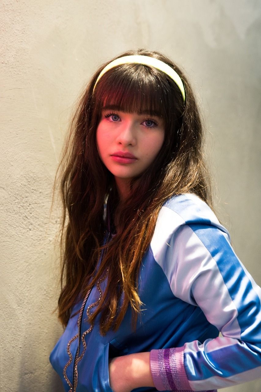 853x1280 Malina Weissman Wallpaper