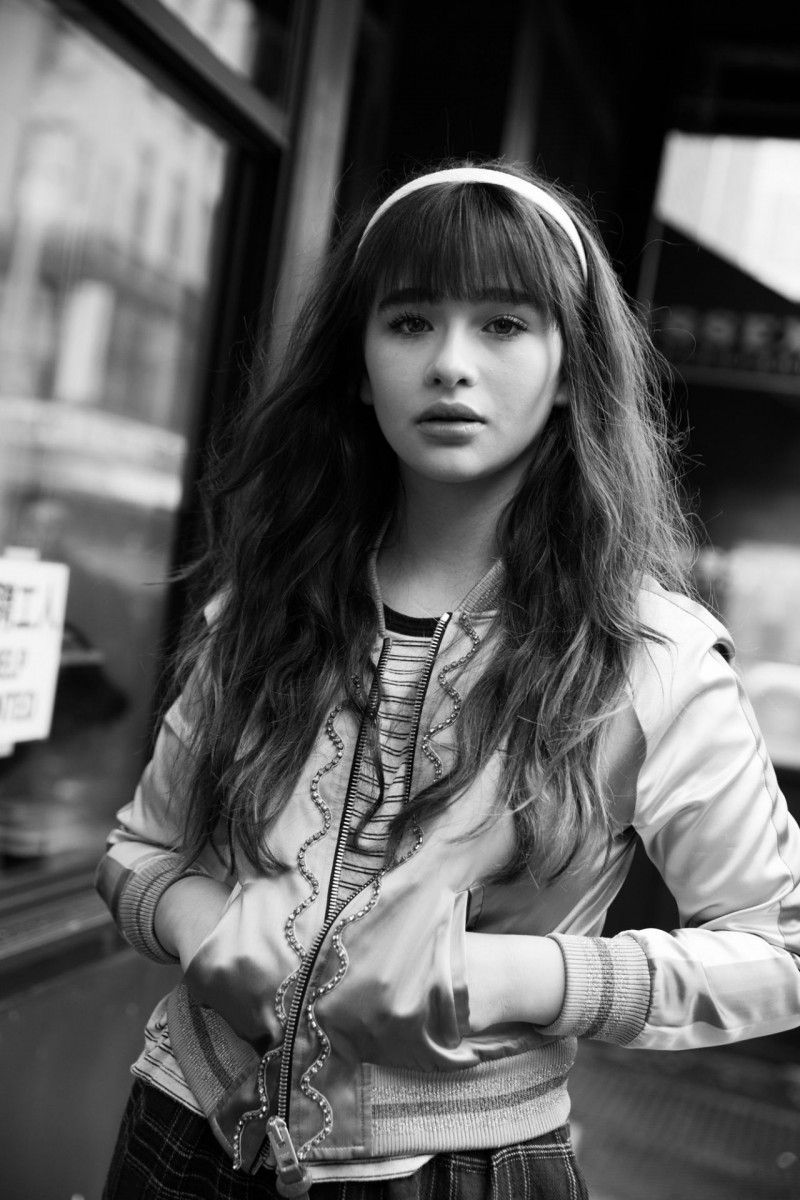 800x1200 Malina Weissman Wallpaper