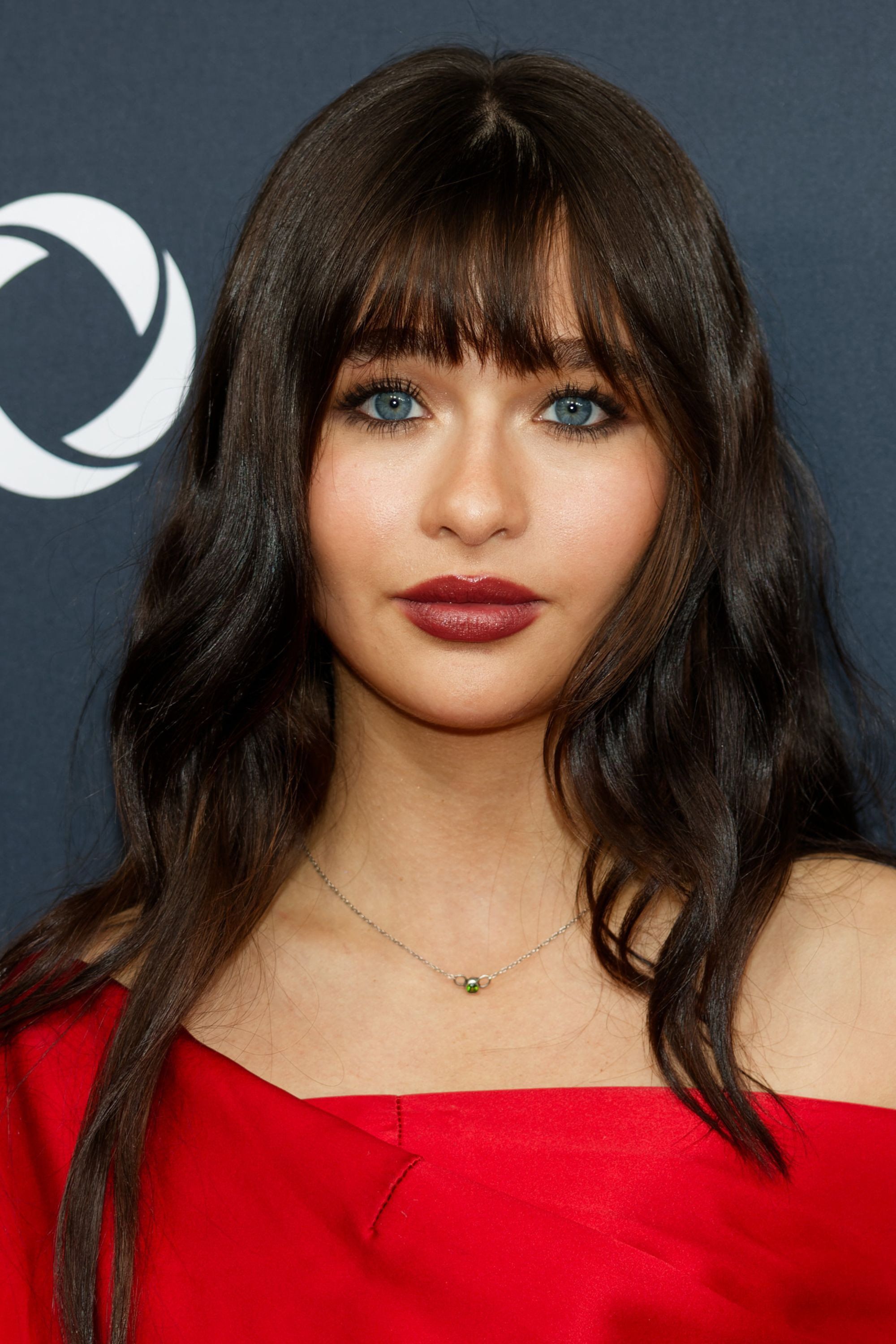2000x3000 Malina Weissman Image