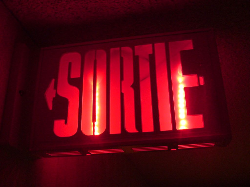 1024x768 French exit sign