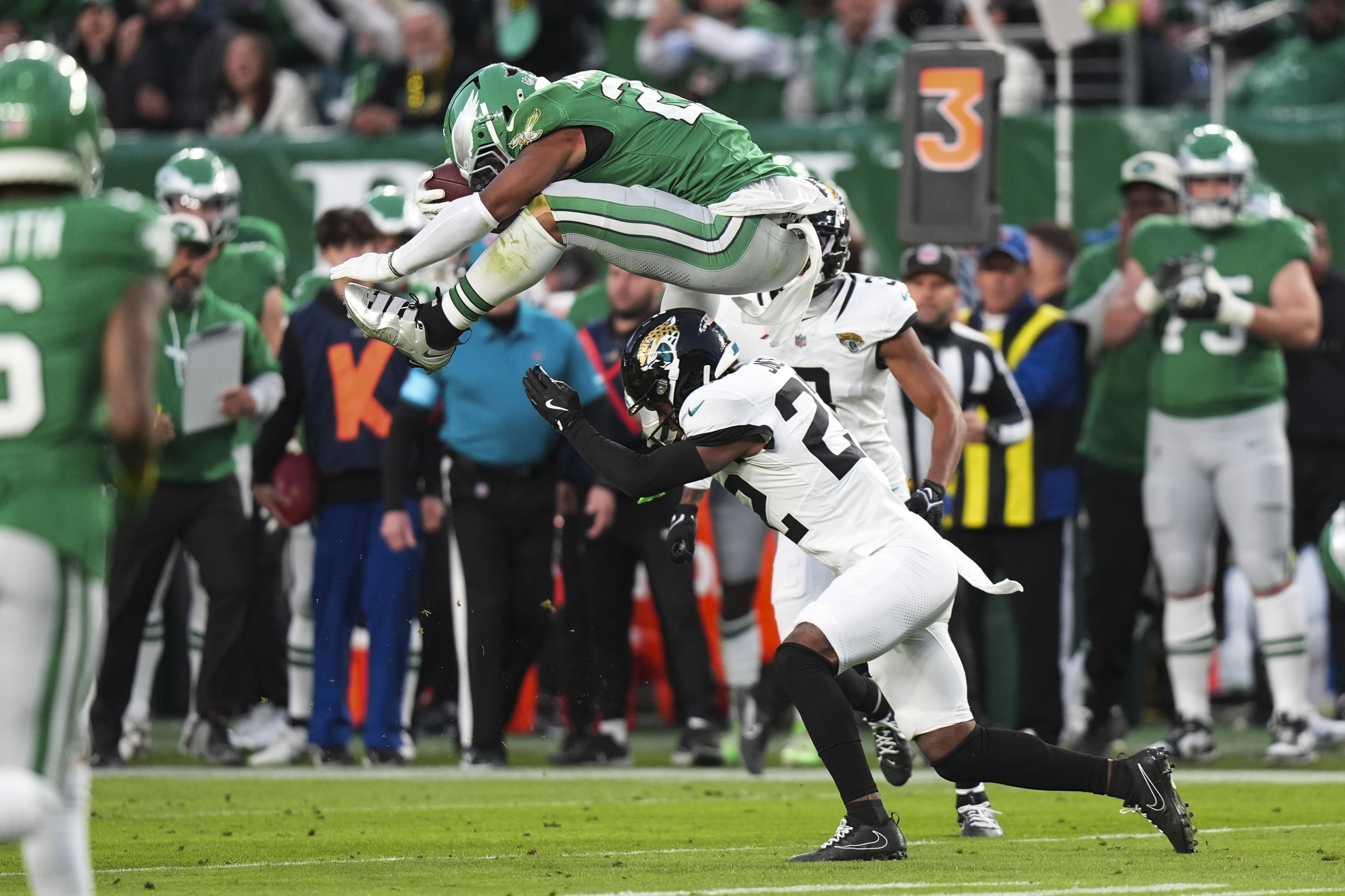 3814x2543 Eagles RB Saquon Barkley Amazes With Backward Hurdle For First Down Reception. WLNS 6 News