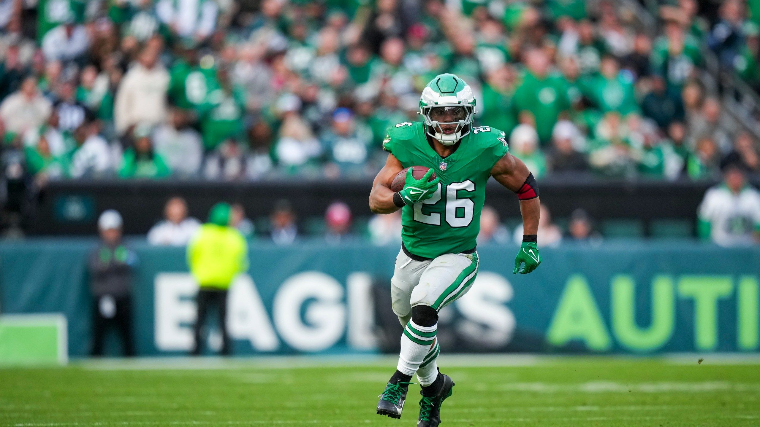 2560x1440 Saquon Barkley tops 000 yards rushing and moves within 100 of Dickerson's record