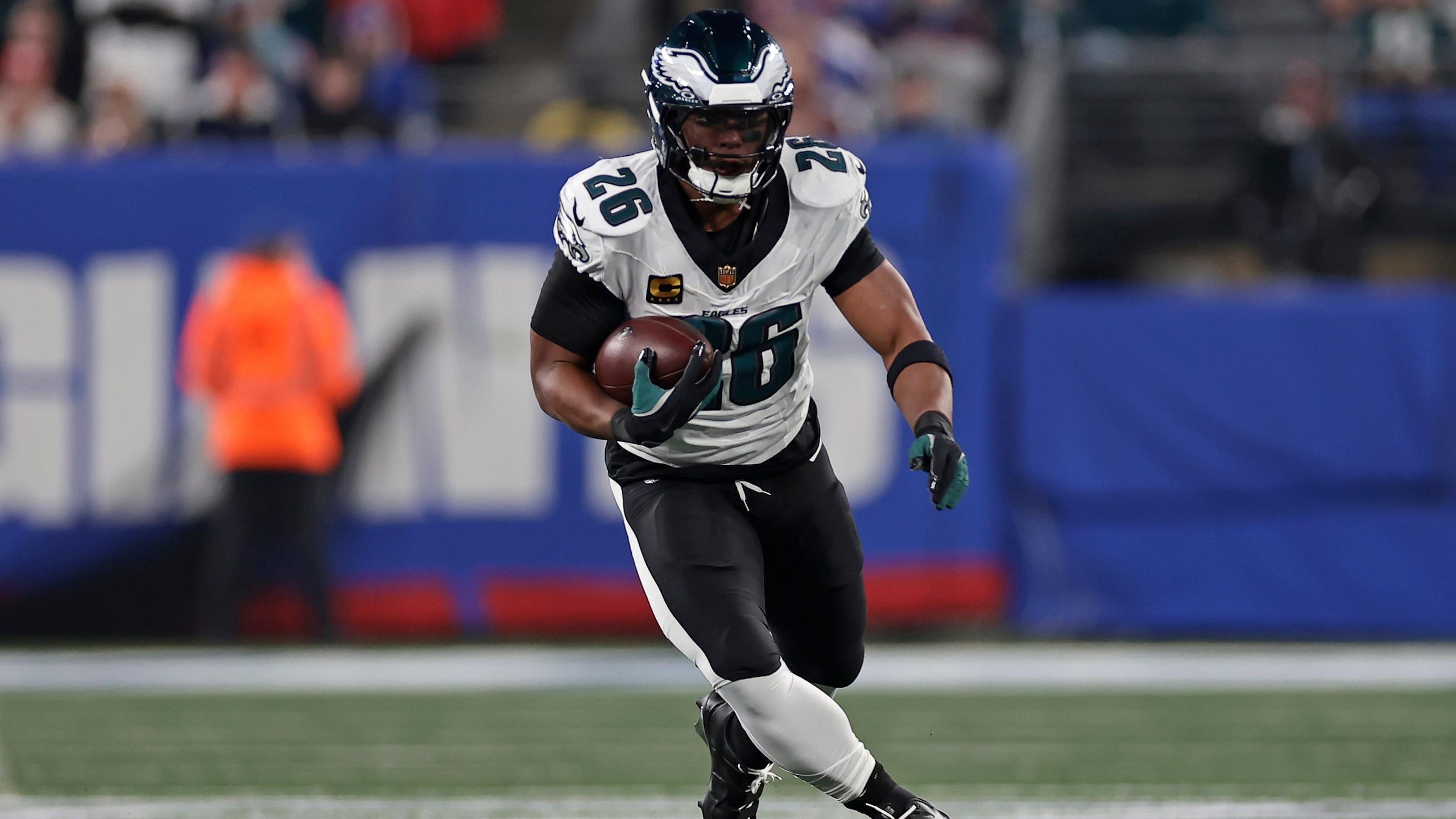 2560x1440 Saquon Barkley Drops Hype Video, Showcases Offseason Training Before Eagles Training Camp