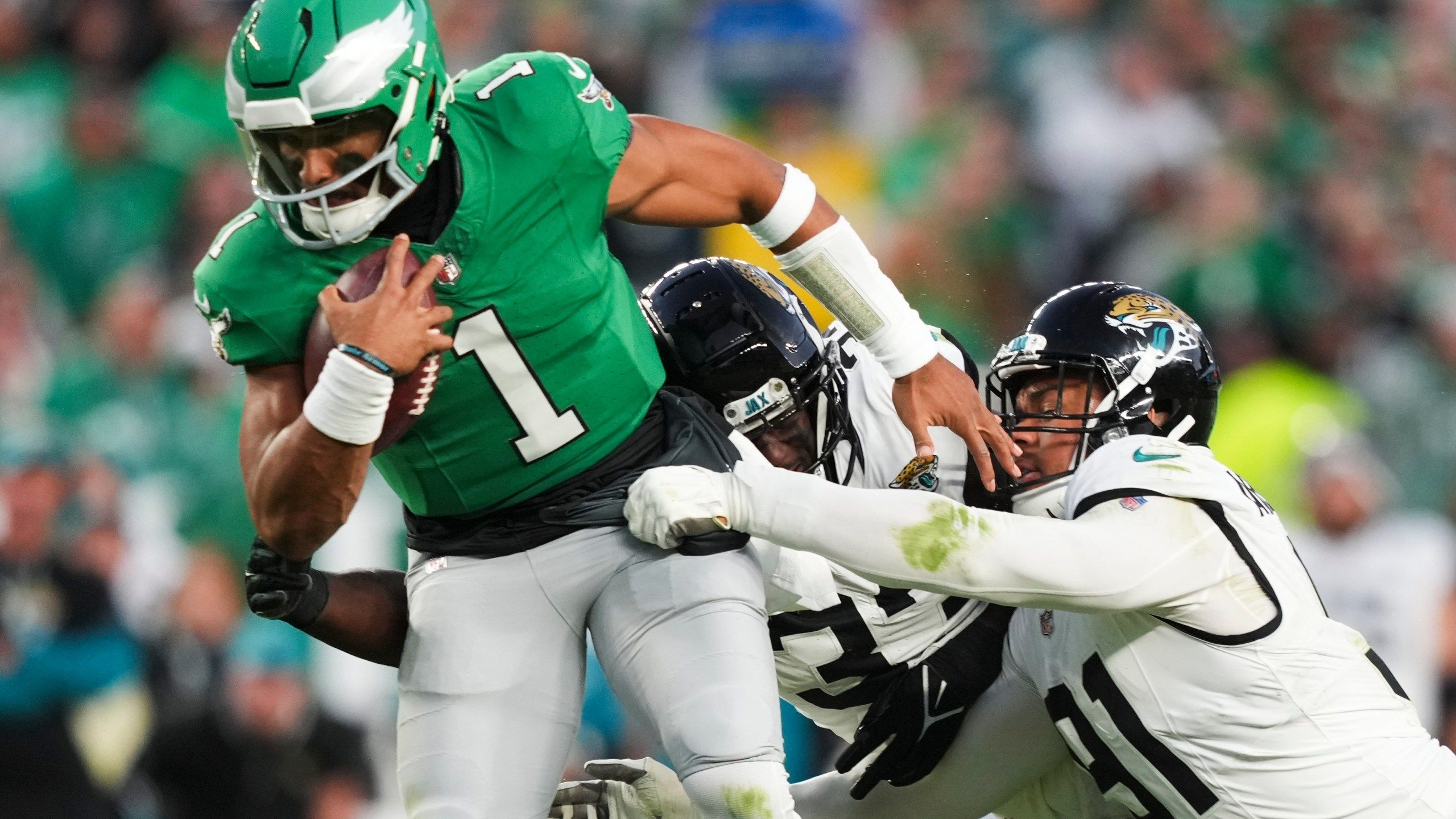 2560x1440 Saquon Barkley Shines With Backward Leap, 2 Touchdowns In Eagles' 28 23 Win Over Jaguars