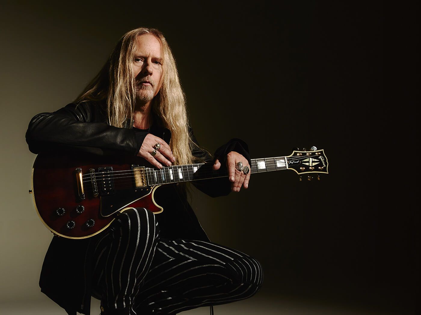 1400x1050 Gibson recreates Jerry Cantrell's “Wino” Les Paul Custom in limited “Aged & Signed” run