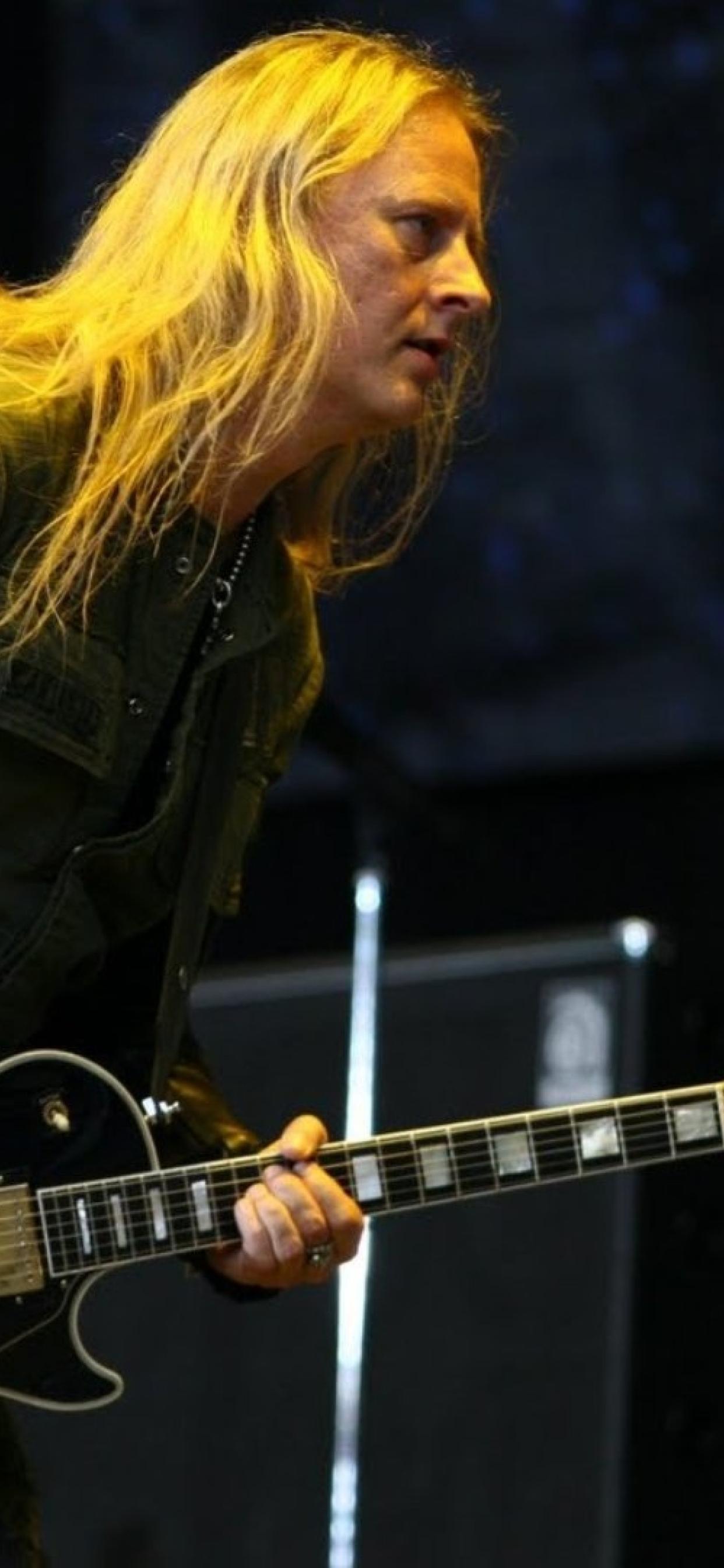 1242x2688 Jerry Cantrell Wallpaper