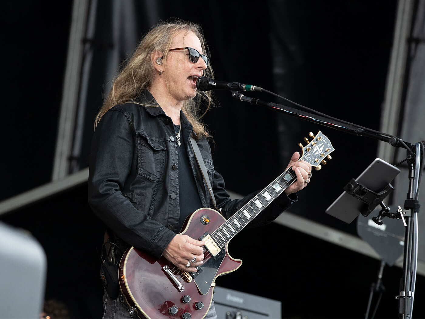 1400x1050 Alice In Chains' Jerry Cantrell confirms he's working on more solo material