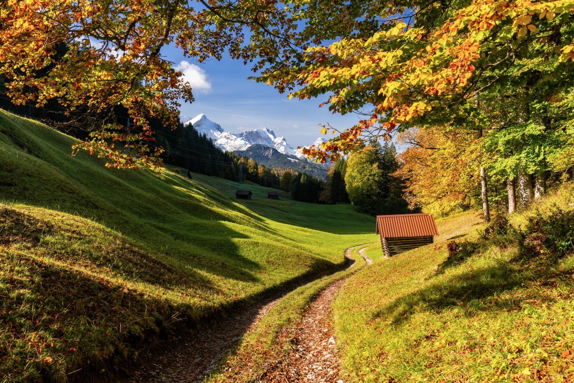 1920x1280 5K Ultra HD: Bavarian Autumn Lane