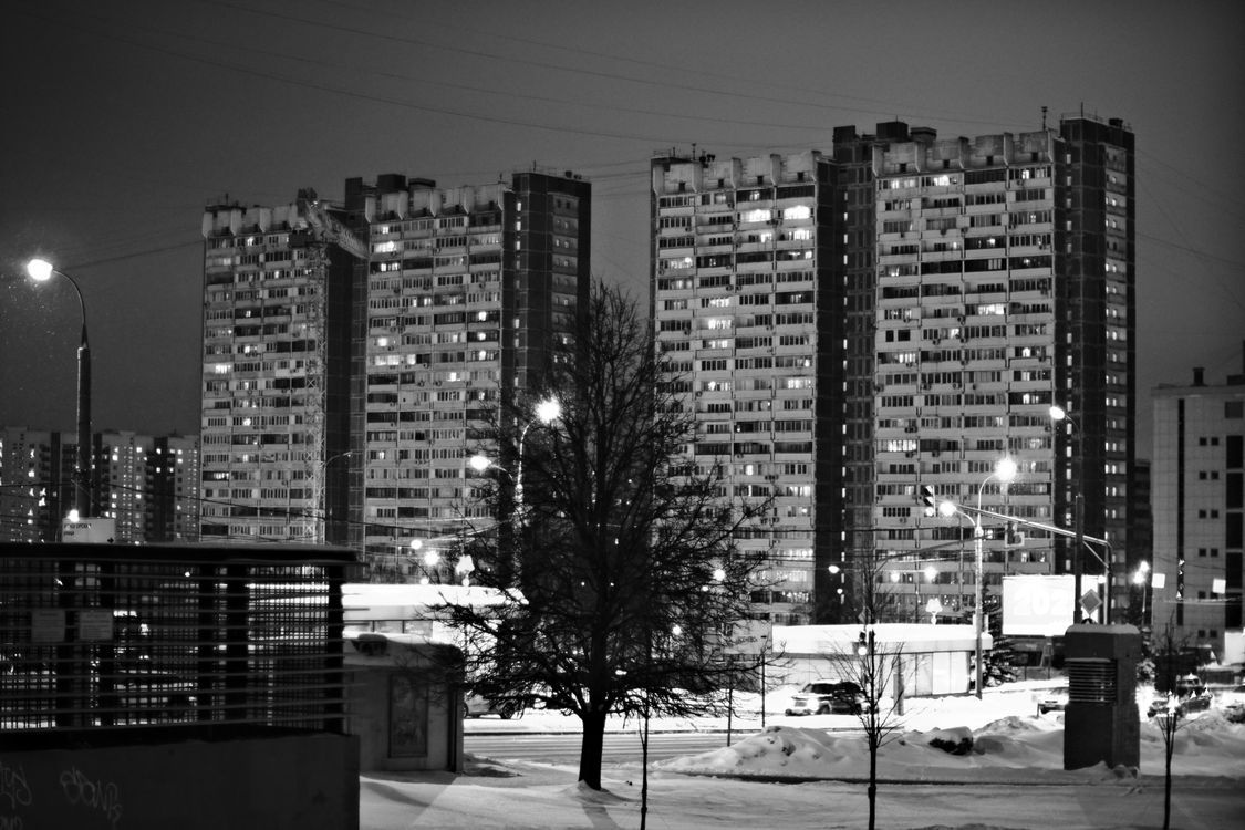 1125x750 Grayscale Photo of City Buildings · Free