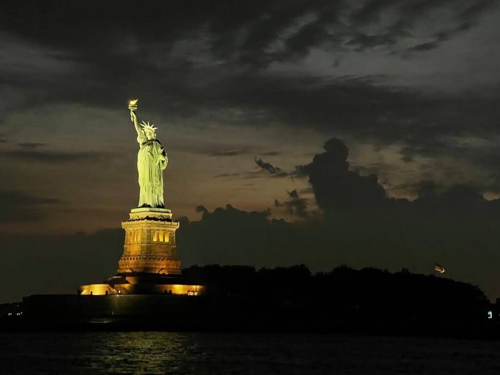 1024x768 Digital Photo Picture Wallpaper ART Of Liberty New York City Harbor USA
