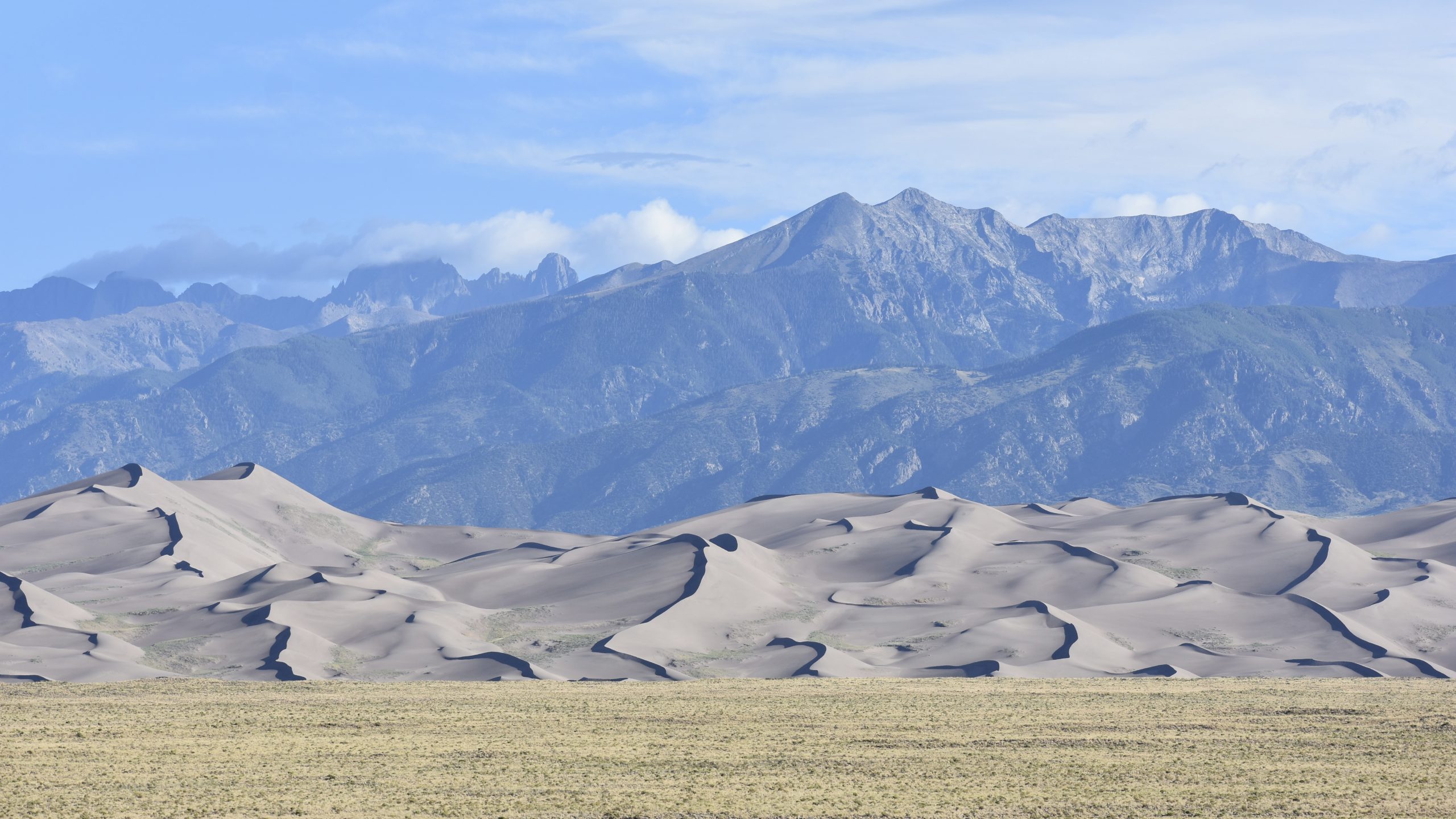 2560x1440 Great Sand Dunes National Park Family Guide's Adventure Family