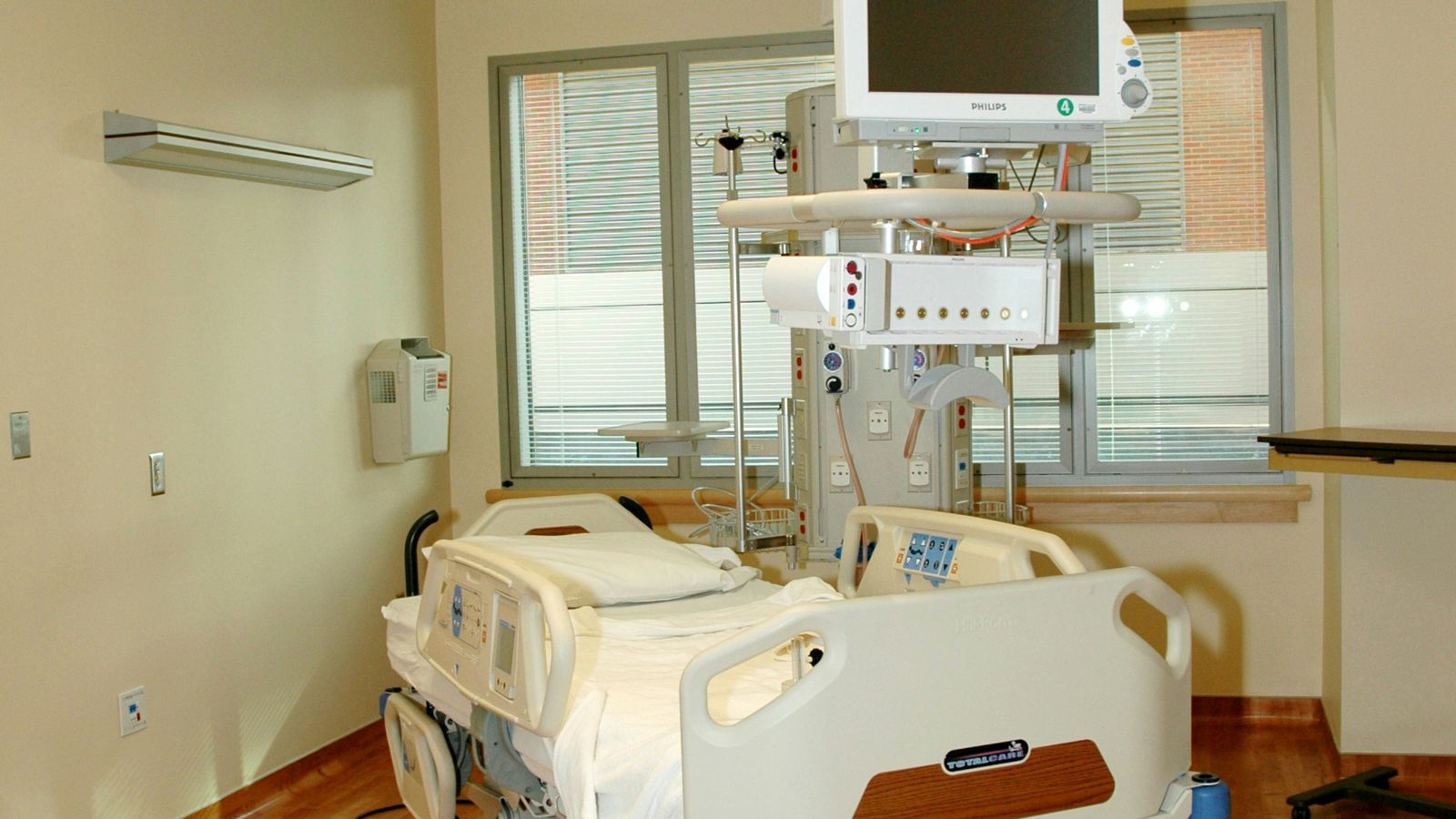 1600x900 New Guidelines Proposed for ICU Design. Chobanian & Avedisian School of Medicine
