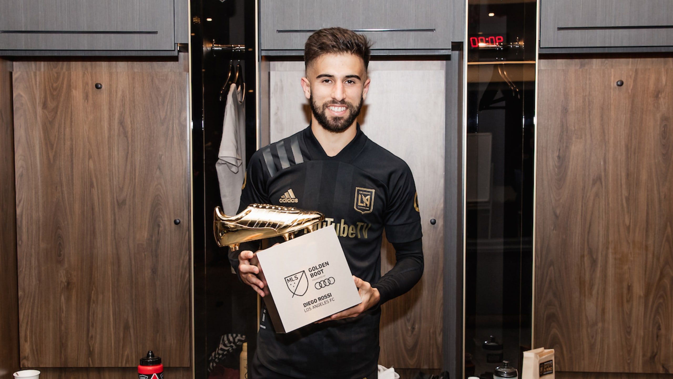 2560x1440 Diego Rossi Recognized By L.A. Sports Council For Standout 2020 Season. LA Sports Council