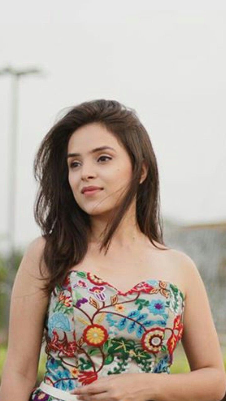 720x1280 Simran Dhanwani Wallpaper