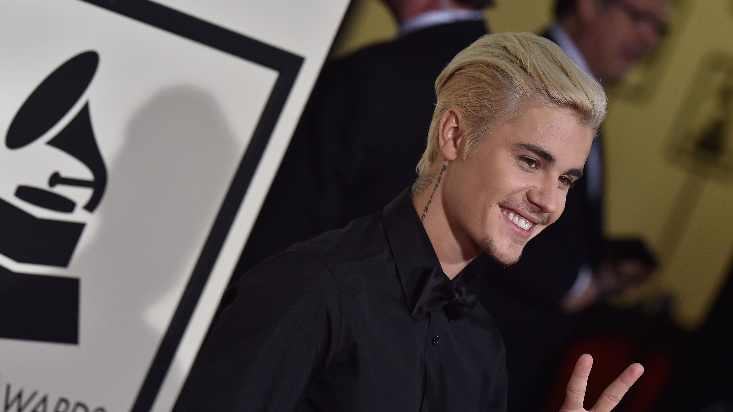 2560x1440 Justin Bieber World Tour