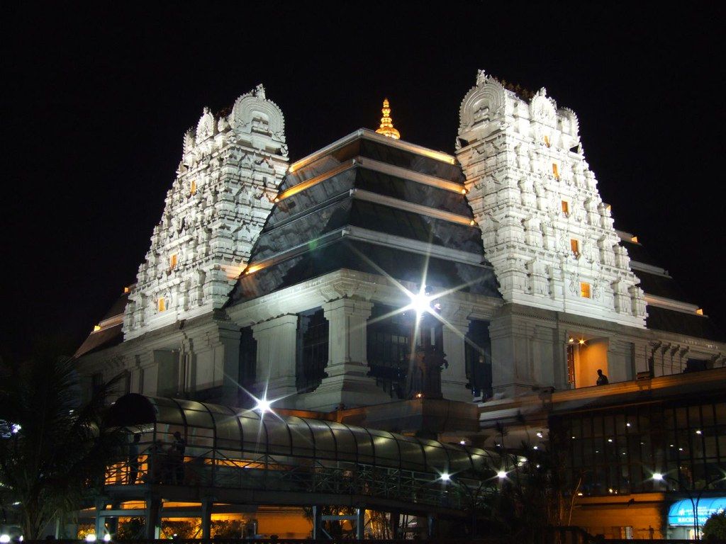 1024x768 ISKCON temple in Bangalore at night. A beautiful Hare Krish